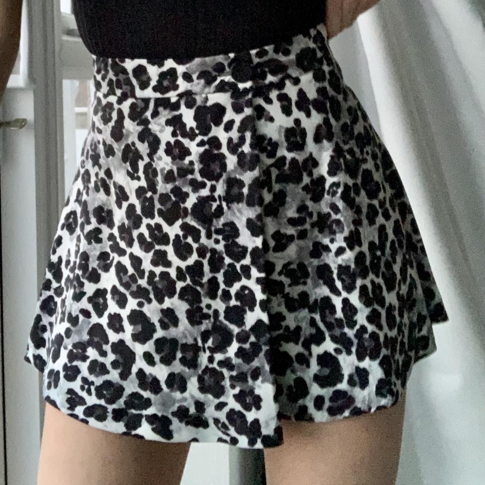 Zara Women's Skort Black White Pebble Abstract Size XS Summer Spring Pickleball
